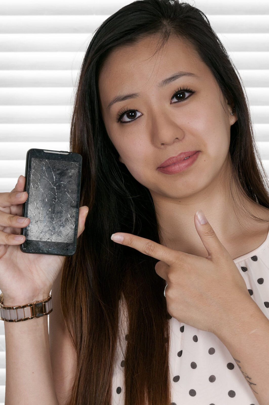 How To Repair a Cracked Phone Screen